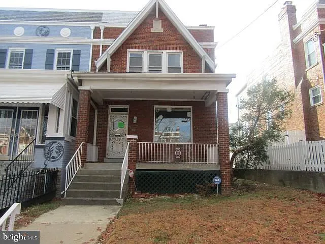 Front of house before renovation
